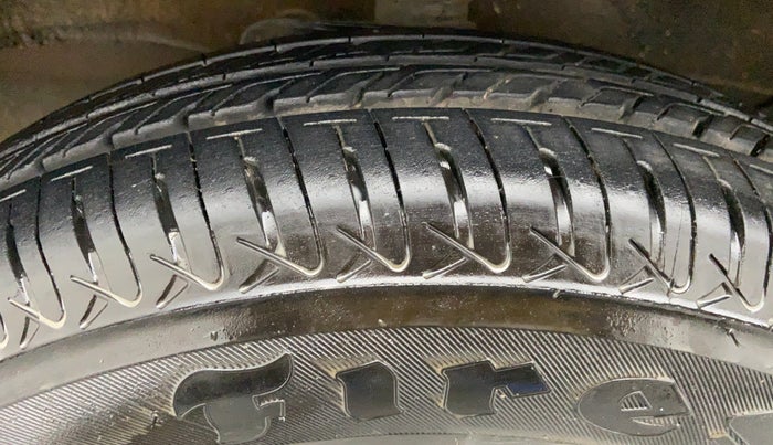 2019 Maruti Eeco 5 STR WITH AC PLUSHTR, Petrol, Manual, 24,792 km, Left Front Tyre Tread