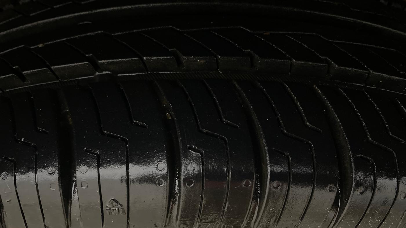 2016 Maruti Swift Dzire ZXI, Petrol, Manual, 49,600 km, Right Front Tyre Tread