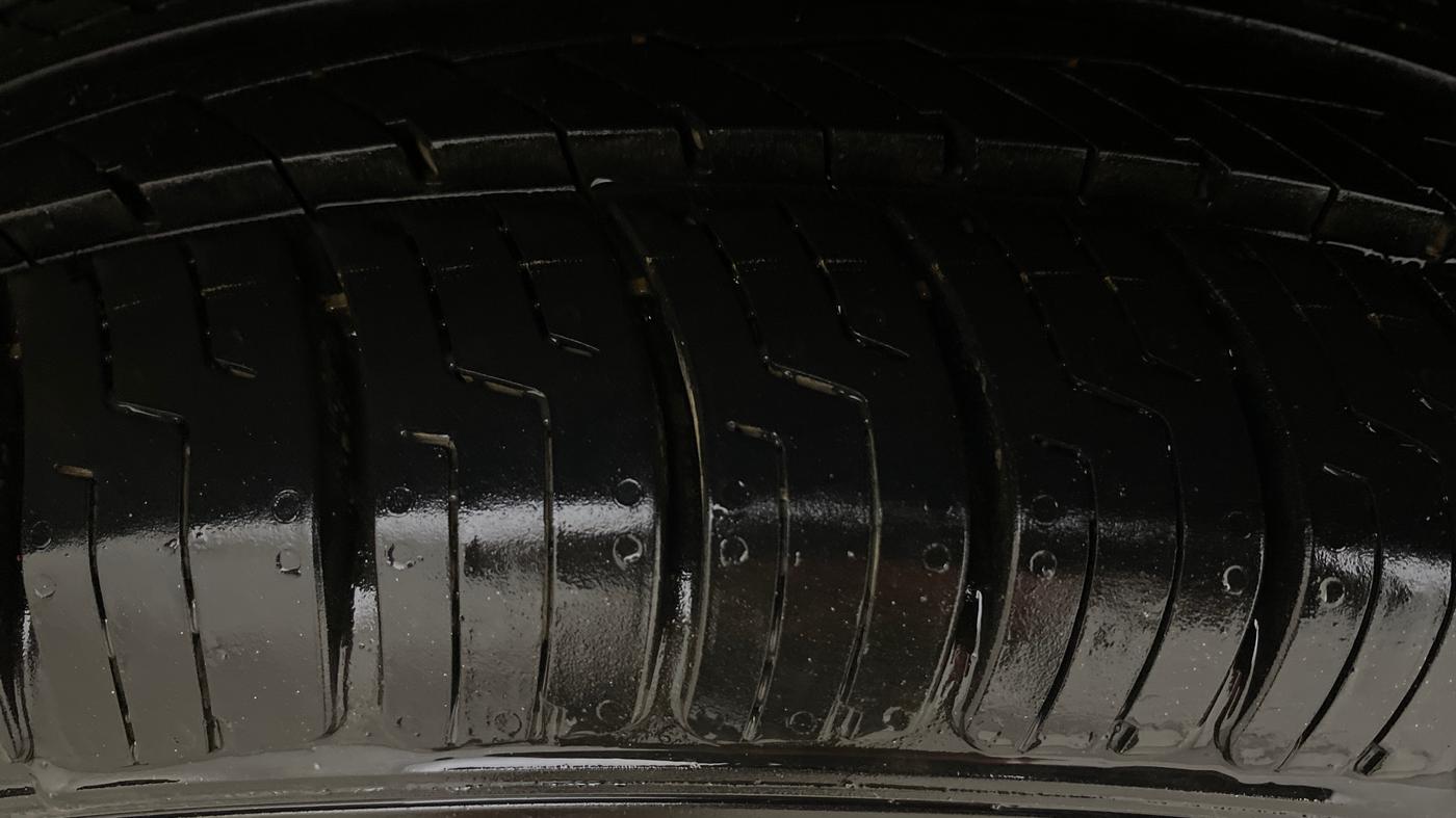 2016 Maruti Swift Dzire ZXI, Petrol, Manual, 49,600 km, Left Rear Tyre Tread