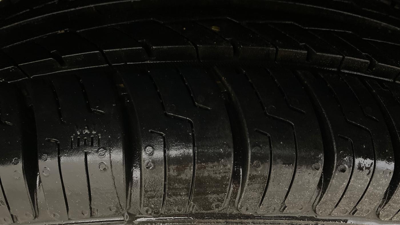 2016 Maruti Swift Dzire ZXI, Petrol, Manual, 49,600 km, Right Rear Tyre Tread