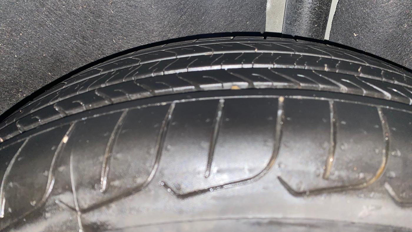 2014 Ford Ecosport TITANIUM 1.5L PETROL AT, Petrol, Automatic, 74,800 km, Left Rear Tyre Tread