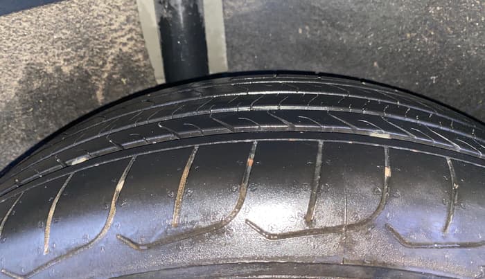 2014 Ford Ecosport TITANIUM 1.5L PETROL AT, Petrol, Automatic, 74,697 km, Right Rear Tyre Tread