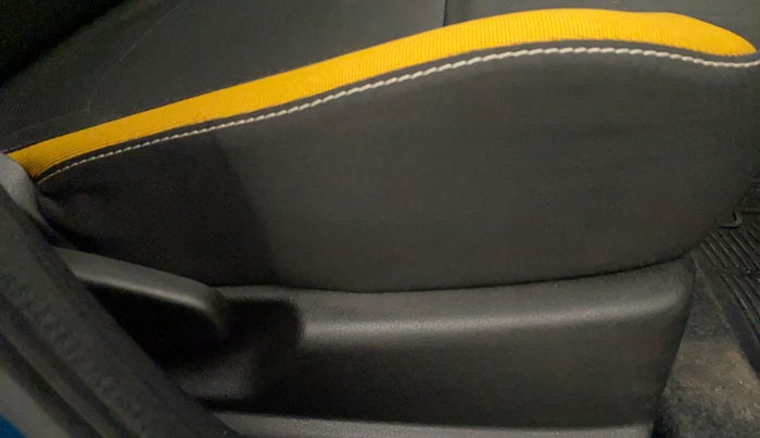 2023 Renault Kwid CLIMBER AMT 1.0, Petrol, Automatic, 4,634 km, Driver Side Adjustment Panel
