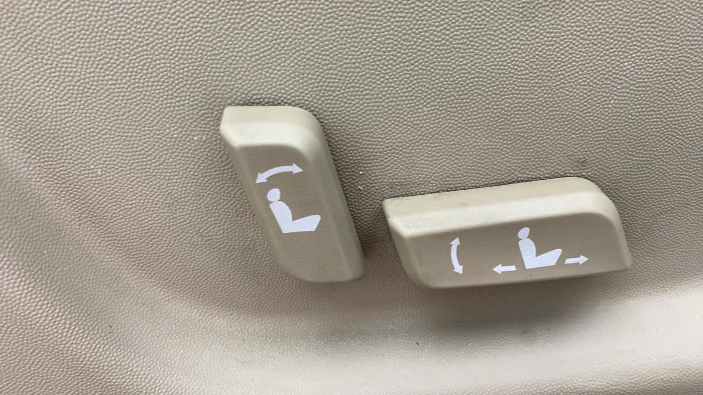 2016 Mahindra XUV500 W10 1.99, Diesel, Manual, 53,829 km, Driver Side Adjustment Panel