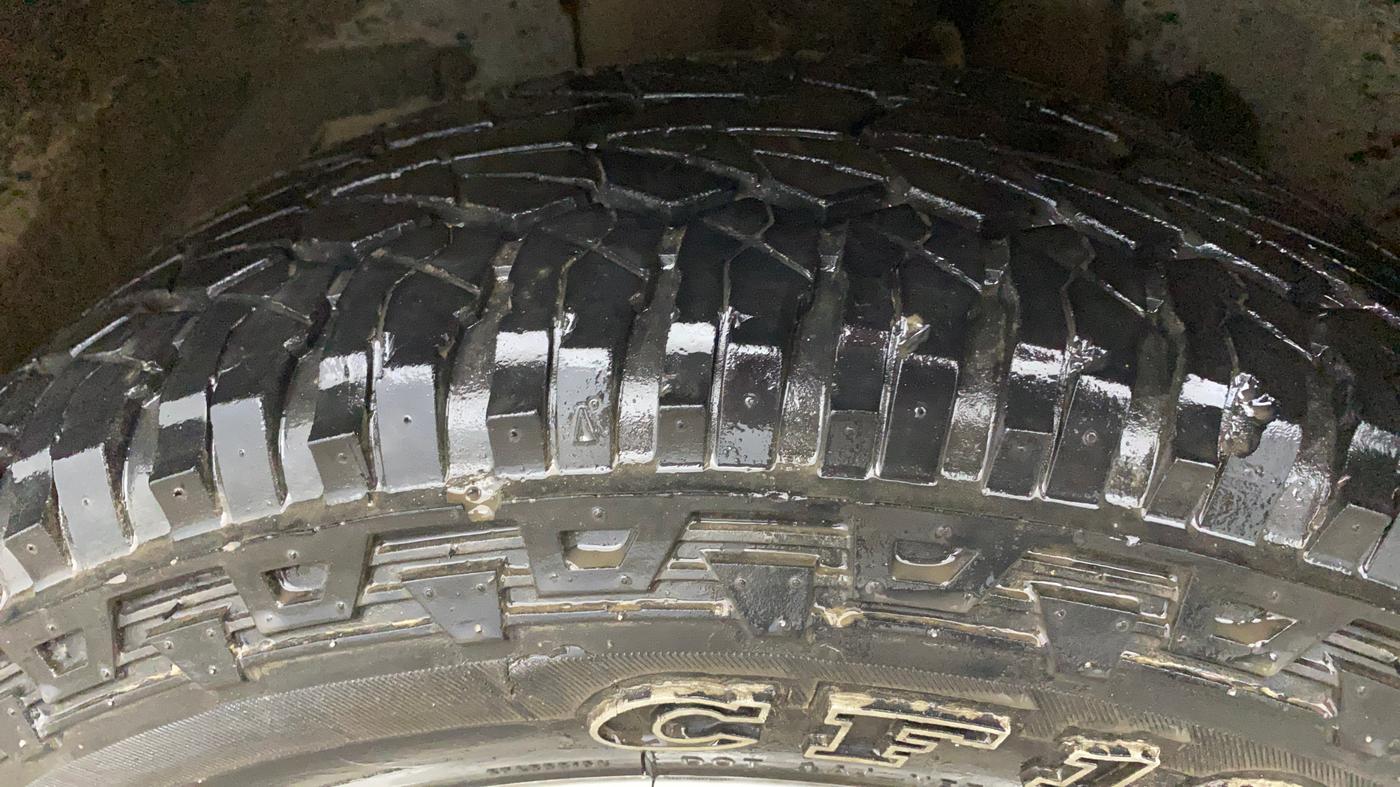 2016 Mahindra XUV500 W10 1.99, Diesel, Manual, 53,829 km, Left Front Tyre Tread