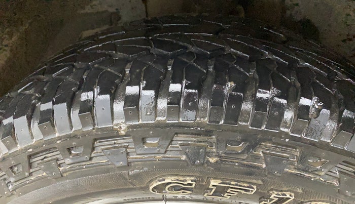 2016 Mahindra XUV500 W10 1.99, Diesel, Manual, 53,060 km, Left Front Tyre Tread