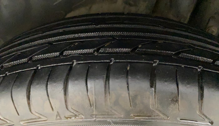 2015 Maruti Swift VXI, Petrol, Manual, 64,703 km, Left Rear Tyre Tread