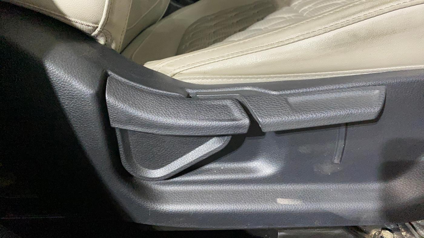 2019 KIA SELTOS HTX IVT 1.5 PETROL, Petrol, Automatic, 38,260 km, Driver Side Adjustment Panel