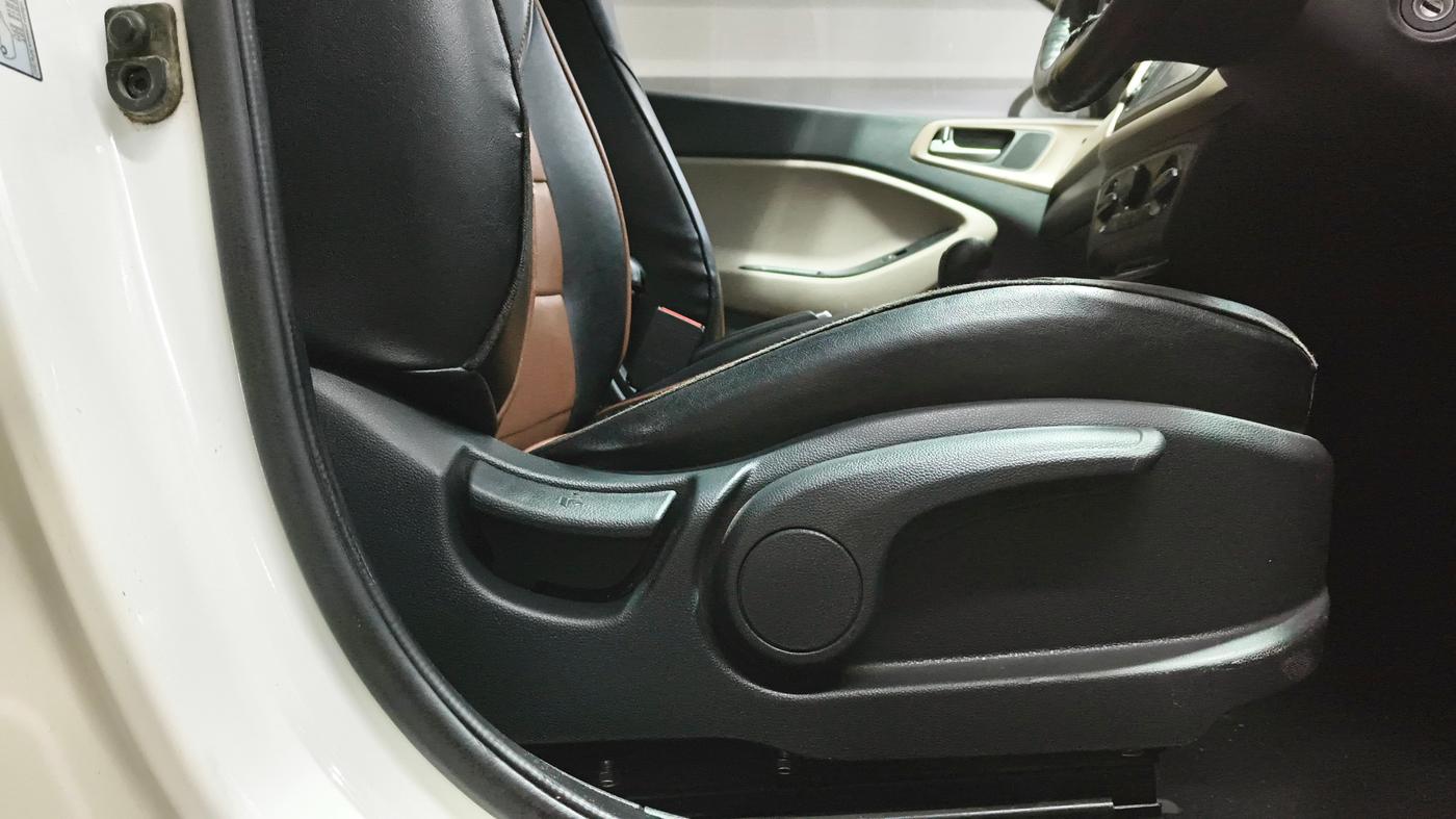 2019 Hyundai Elite i20 SPORTZ PLUS 1.2, Petrol, Manual, 44,680 km, Driver Side Adjustment Panel