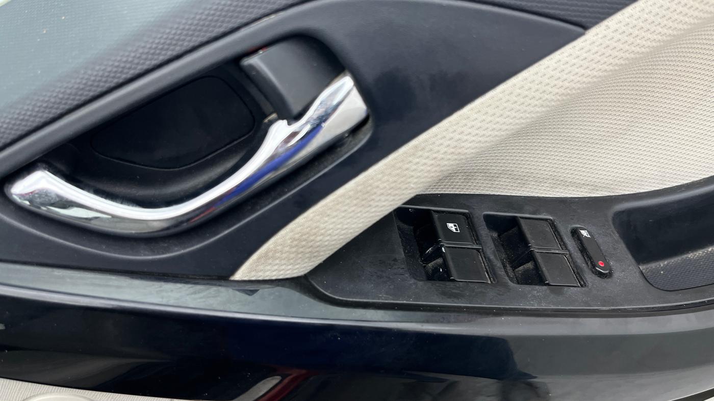 2020 Tata NEXON XZ PLUS (O) DIESEL DUAL TONE, Diesel, Manual, 36,933 km, Driver Side Door Panels Control