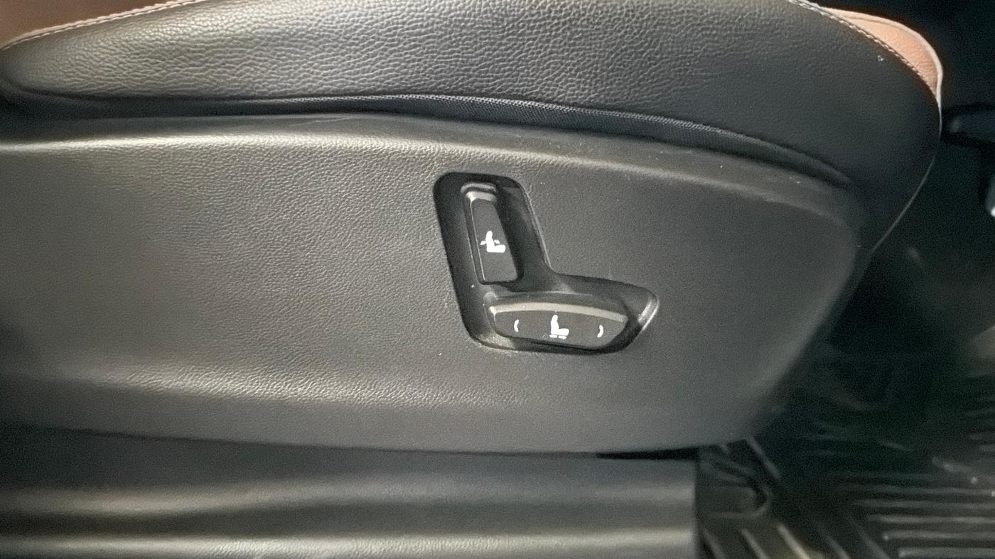 2023 MG HECTOR PLUS SHARP PRO 1.5 PETROL TURBO CVT 6 STR, Petrol, Automatic, 43,197 km, Driver Side Adjustment Panel