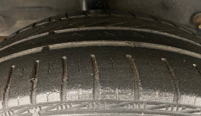 2015 Toyota Etios VX, Petrol, Manual, 26,614 km, Right Rear Tyre Tread