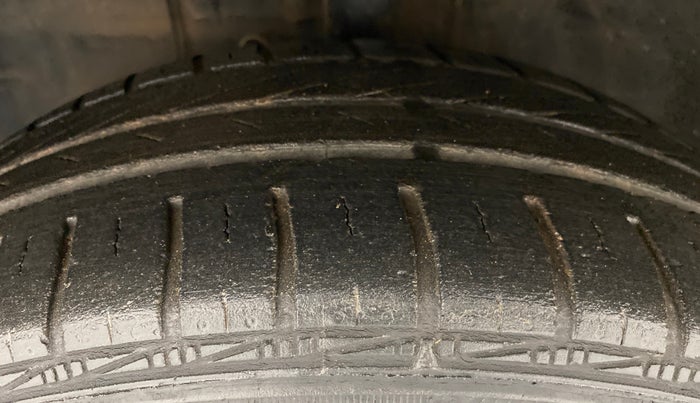 2015 Toyota Etios VX, Petrol, Manual, 26,614 km, Left Front Tyre Tread