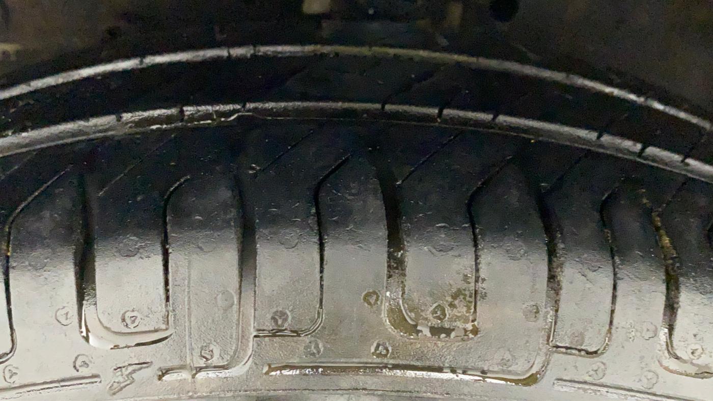 2012 Maruti Swift Dzire VXI, Petrol, Manual, 65,611 km, Left Front Tyre Tread