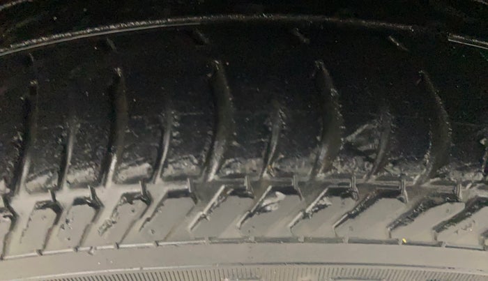 2016 Ford New Figo TREND 1.2 PETROL, Petrol, Manual, 22,090 km, Right Front Tyre Tread