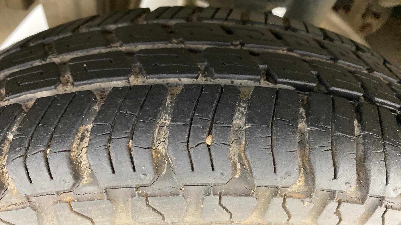 2010 Maruti Zen Estilo LXI, Petrol, Manual, 17,522 km, Right Rear Tyre Tread