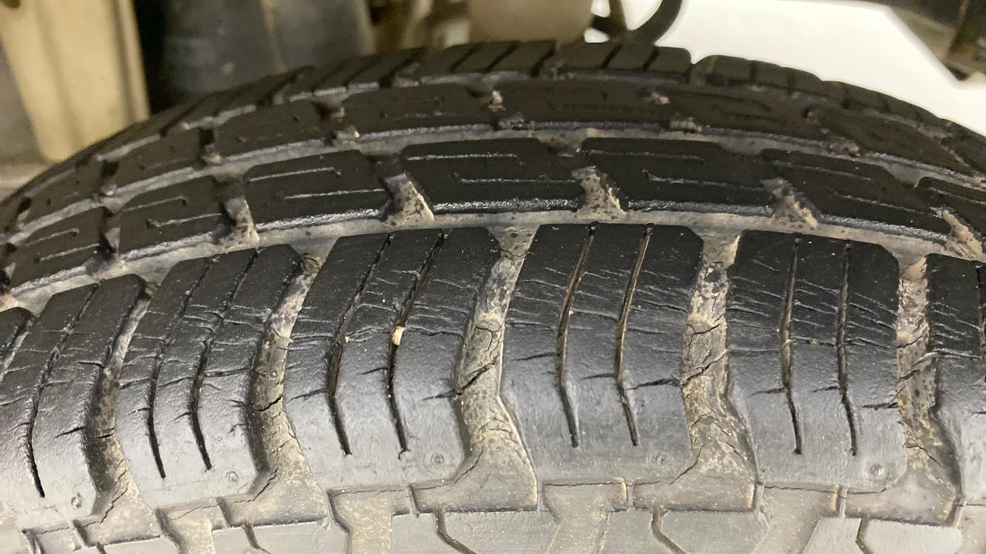 2010 Maruti Zen Estilo LXI, Petrol, Manual, 17,522 km, Left Rear Tyre Tread