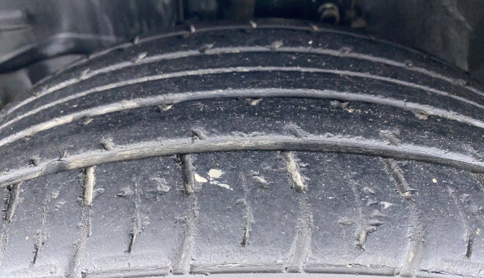 2014 Toyota Corolla Altis VL AT, Petrol, Automatic, 46,073 km, Left Front Tyre Tread