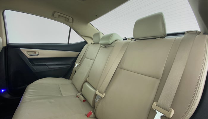 2014 Toyota Corolla Altis VL AT, Petrol, Automatic, 46,073 km, Right Side Rear Door Cabin