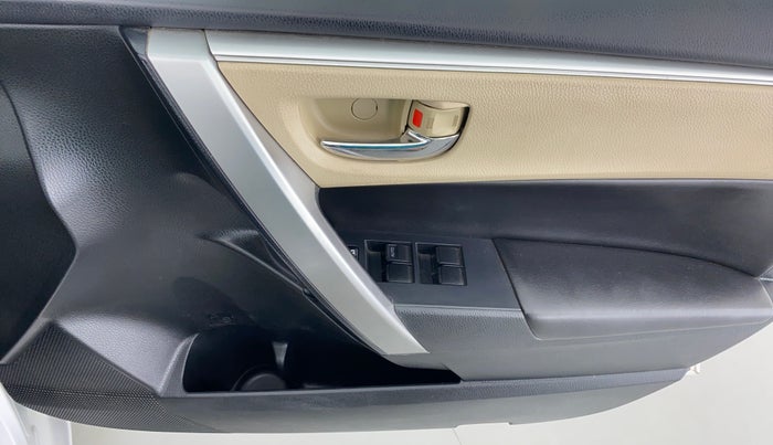 2014 Toyota Corolla Altis VL AT, Petrol, Automatic, 46,073 km, Driver Side Door Panels Control
