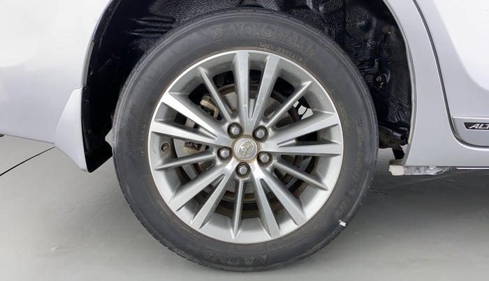 2014 Toyota Corolla Altis VL AT, Petrol, Automatic, 46,073 km, Right Rear Wheel