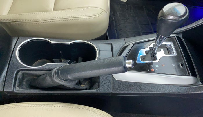 2014 Toyota Corolla Altis VL AT, Petrol, Automatic, 46,073 km, Gear Lever