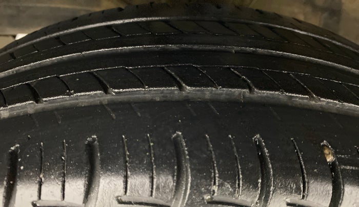 2017 Maruti Baleno DELTA 1.2 K12, Petrol, Manual, 40,926 km, Left Front Tyre Tread