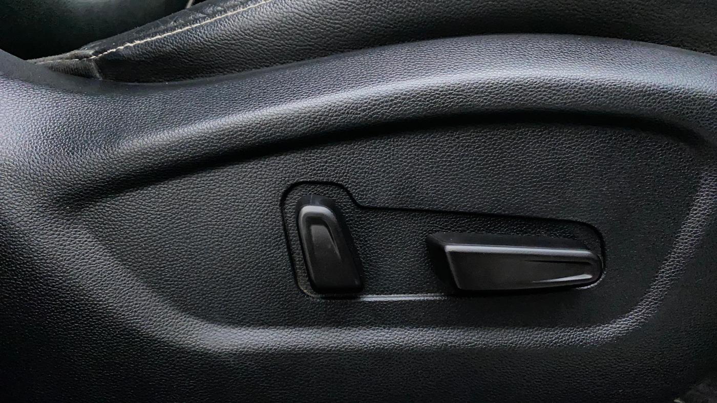 2019 Hyundai Creta SX (O) 1.6 PETROL, Petrol, Manual, 26,957 km, Driver Side Adjustment Panel