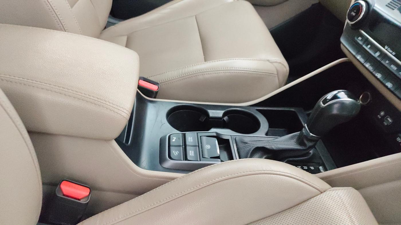 2016 Hyundai Tucson GLS 2WD AT DIESEL, Diesel, Automatic, 1,35,698 km, Gear Lever