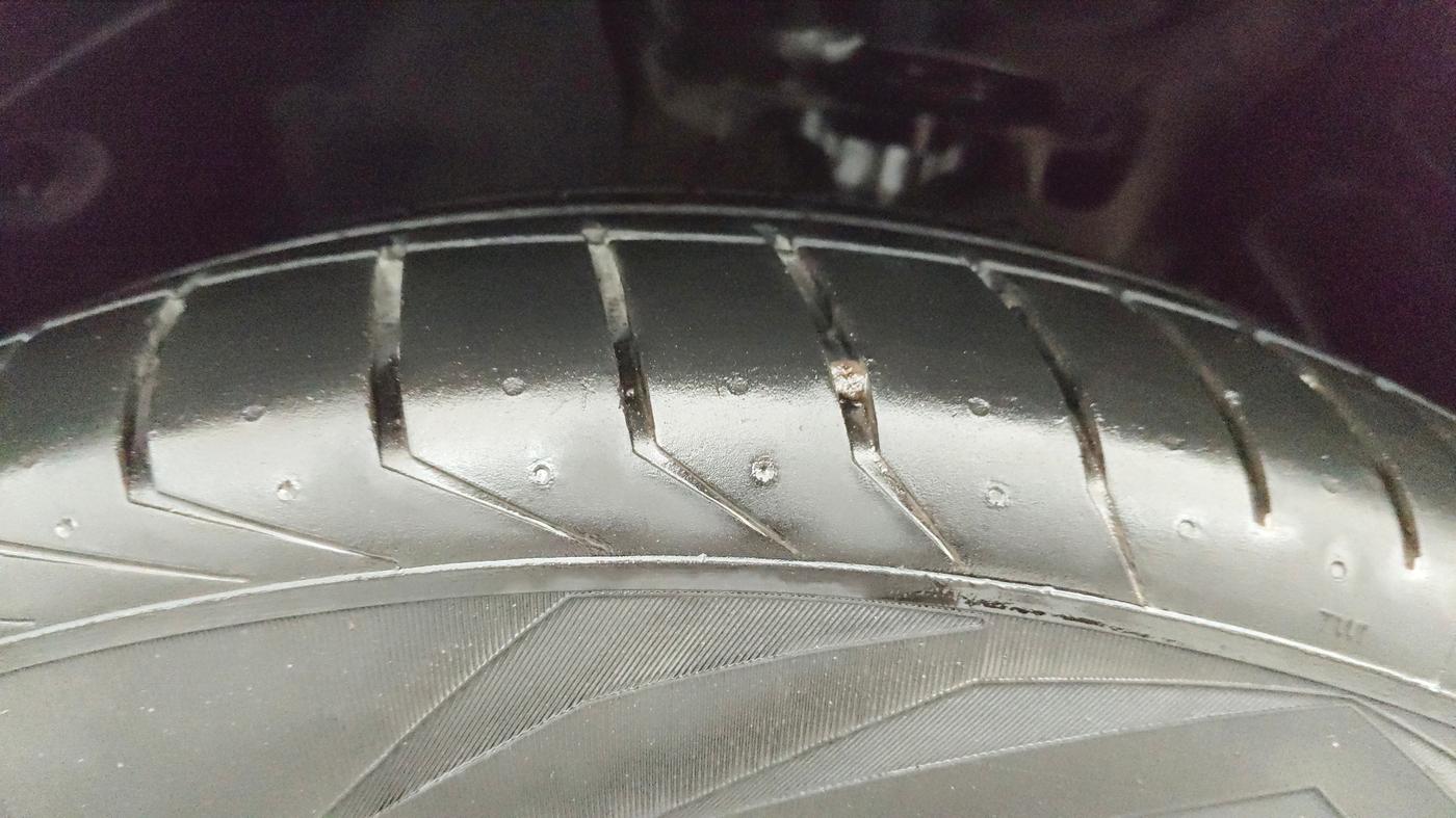 2016 Hyundai Tucson GLS 2WD AT DIESEL, Diesel, Automatic, 1,35,698 km, Left Front Tyre Tread