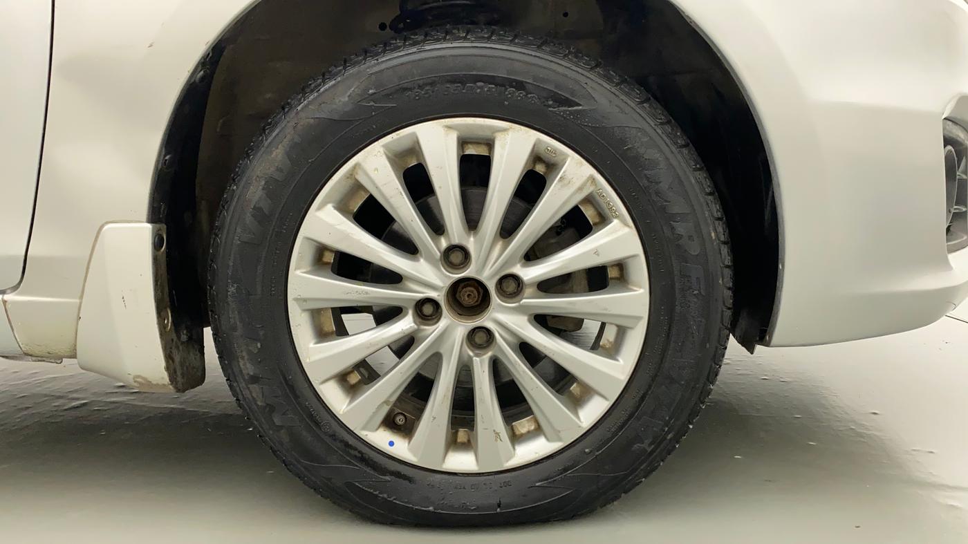 2014 Maruti Ciaz ZXI, Petrol, Manual, 71,324 km, Right Front Wheel