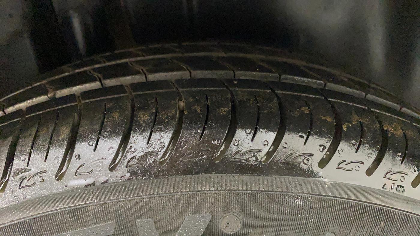 2014 Maruti Ciaz ZXI, Petrol, Manual, 71,324 km, Right Rear Tyre Tread
