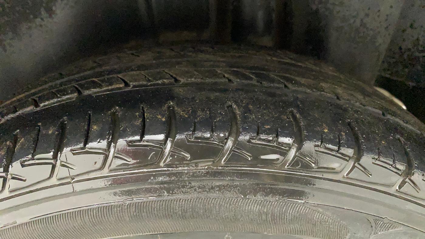 2014 Maruti Ciaz ZXI, Petrol, Manual, 71,324 km, Left Rear Tyre Tread
