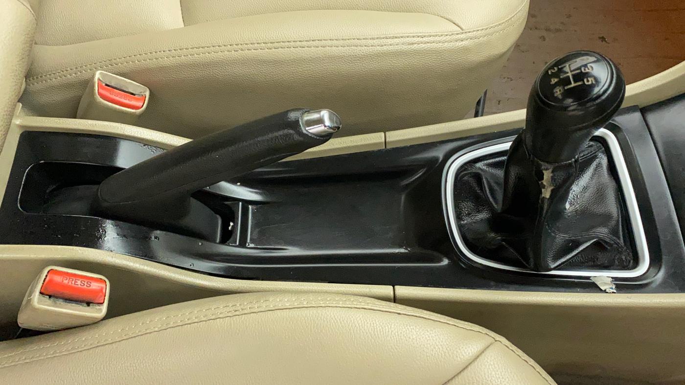 2014 Maruti Ciaz ZXI, Petrol, Manual, 71,324 km, Gear Lever