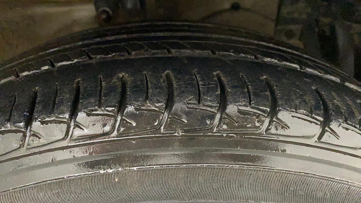 2014 Maruti Ciaz ZXI, Petrol, Manual, 71,324 km, Right Front Tyre Tread