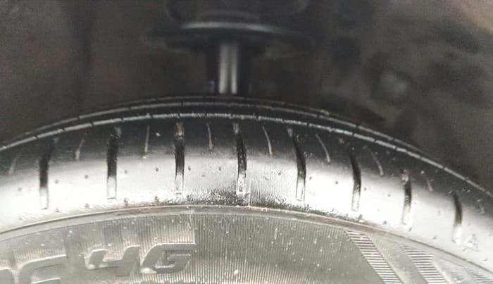 2021 Maruti Baleno ZETA PETROL 1.2, Petrol, Manual, 27,743 km, Right Front Tyre Tread