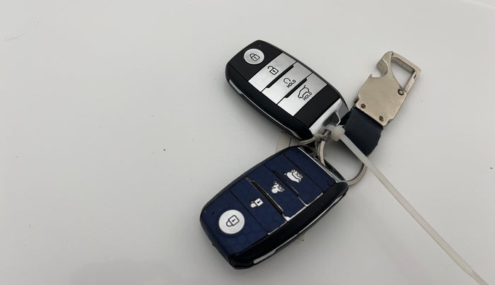 2021 KIA SELTOS HTX IVT 1.5 PETROL, Petrol, Automatic, 1,09,321 km, Key Close Up