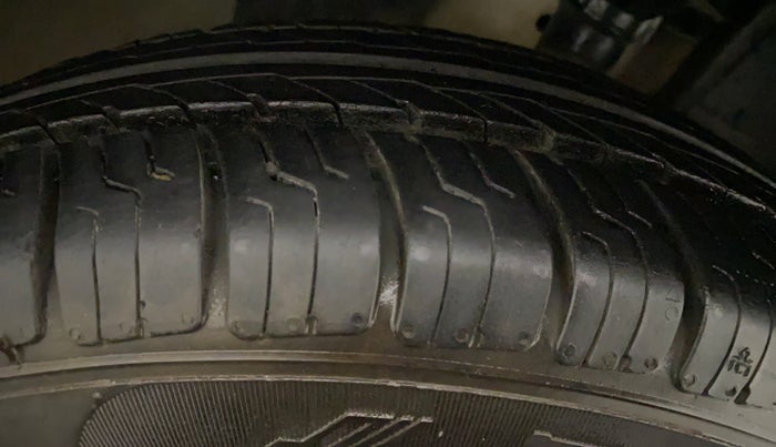 2018 Renault Kwid RXE, Petrol, Manual, 54,412 km, Right Rear Tyre Tread