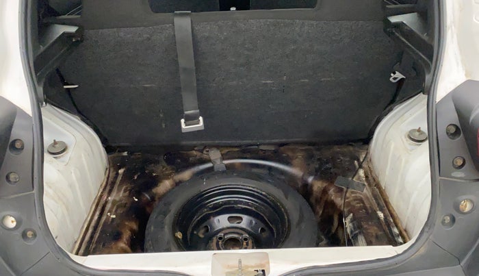 2018 Renault Kwid RXE, Petrol, Manual, 54,412 km, Dicky (Boot door) - Parcel tray missing