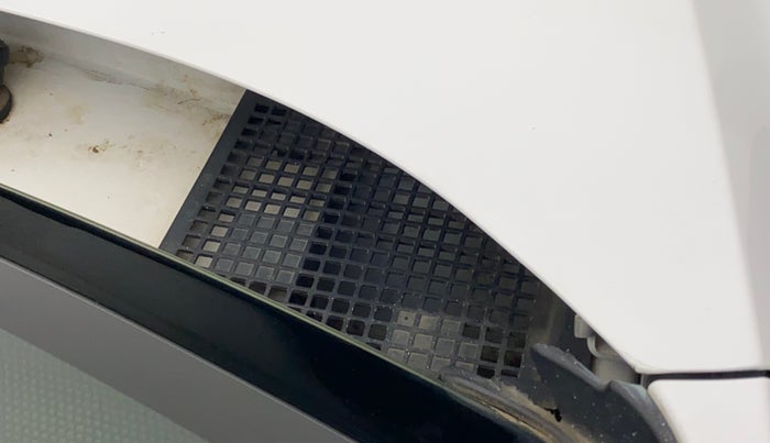 2018 Renault Kwid RXE, Petrol, Manual, 54,412 km, Bonnet (hood) - Cowl vent panel has minor damage