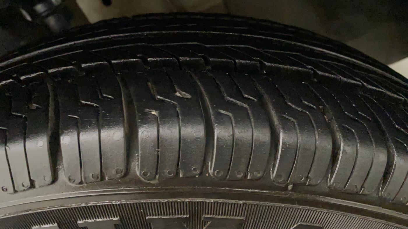 2018 Renault Kwid RXE, Petrol, Manual, 54,412 km, Left Front Tyre Tread