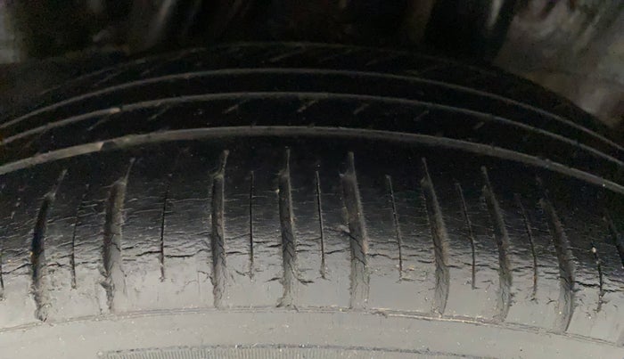 2014 Honda City 1.5L I-VTEC SV, Petrol, Manual, 1,01,287 km, Left Rear Tyre Tread