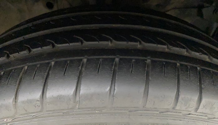 2014 Honda City 1.5L I-VTEC SV, Petrol, Manual, 1,01,287 km, Right Front Tyre Tread