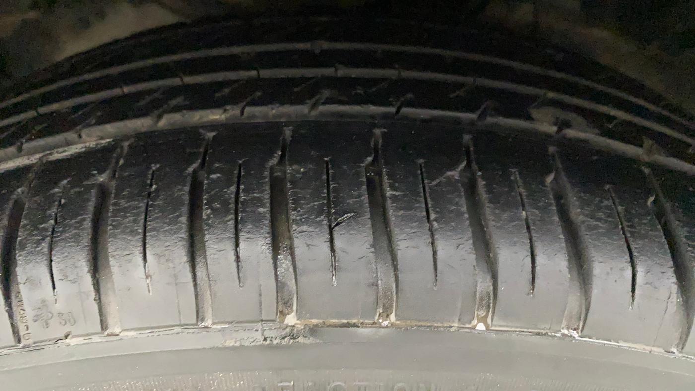 2014 Honda City 1.5L I-VTEC SV, Petrol, Manual, 1,01,287 km, Left Front Tyre Tread