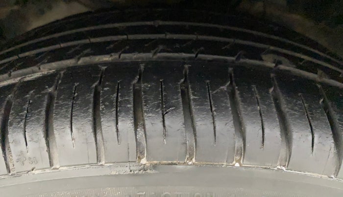 2014 Honda City 1.5L I-VTEC SV, Petrol, Manual, 1,01,287 km, Left Front Tyre Tread