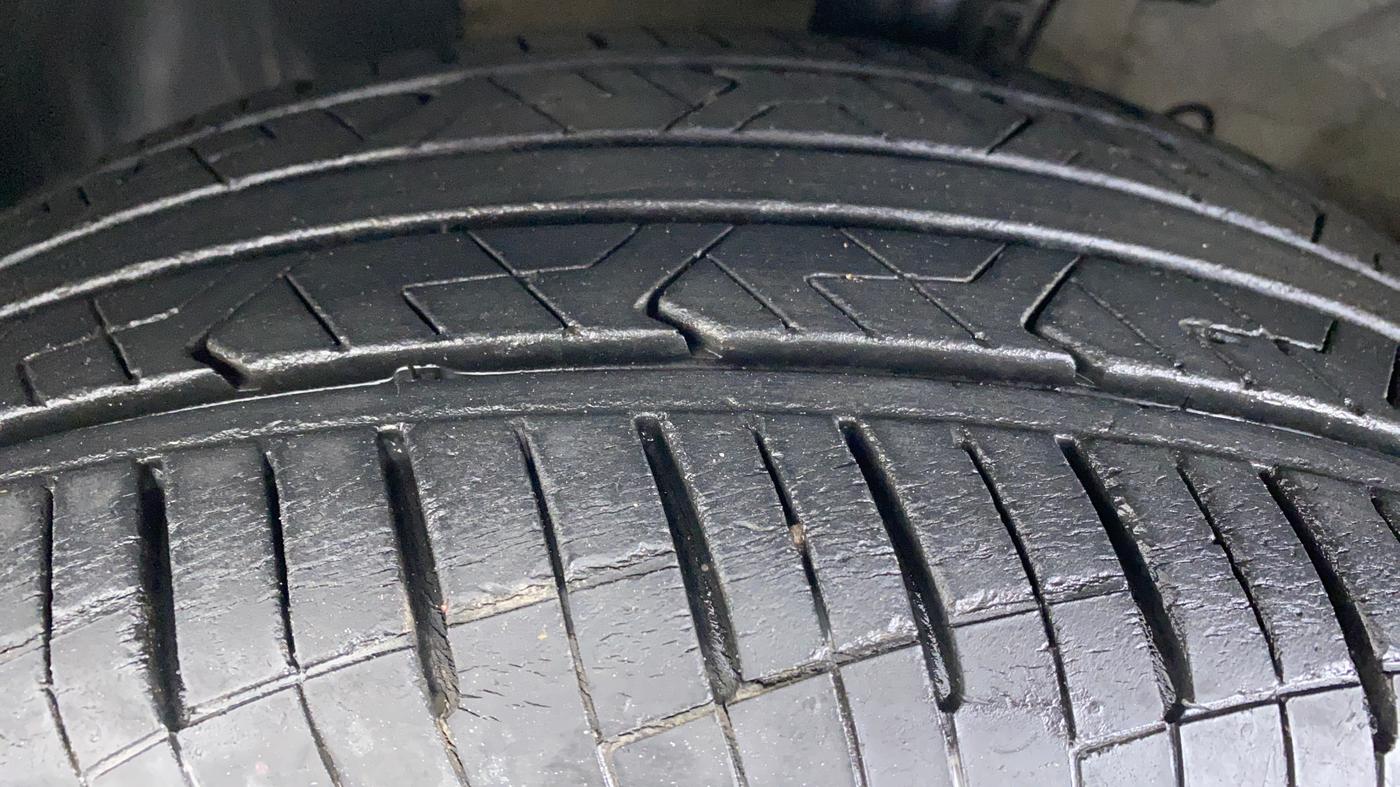 2017 Hyundai Verna 1.6 SX VTVT, Petrol, Manual, 13,258 km, Left Front Tyre Tread