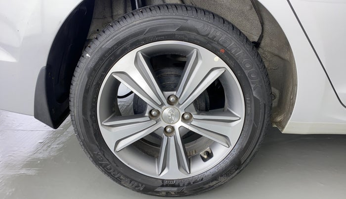 2017 Hyundai Verna 1.6 SX VTVT, Petrol, Manual, 13,258 km, Right Rear Wheel
