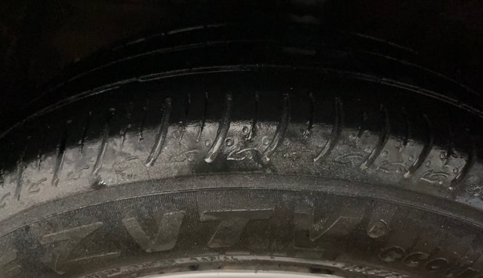 2017 Maruti Baleno DELTA PETROL 1.2, Petrol, Manual, 85,074 km, Left Front Tyre Tread