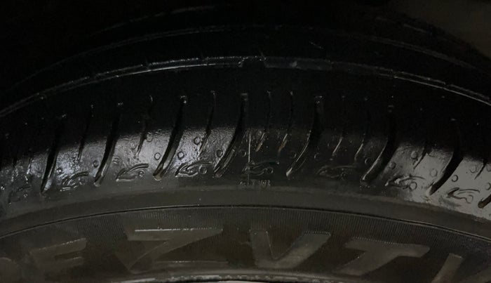 2017 Maruti Baleno DELTA PETROL 1.2, Petrol, Manual, 85,074 km, Right Front Tyre Tread