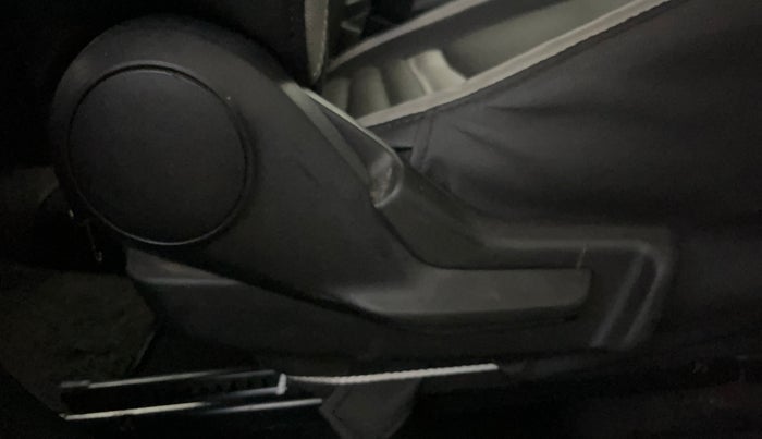 2017 Maruti Baleno DELTA PETROL 1.2, Petrol, Manual, 85,074 km, Driver Side Adjustment Panel